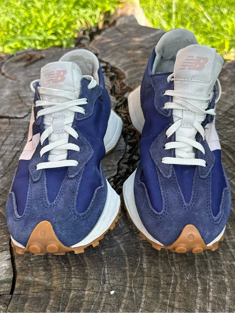 New Balance 327 Women's Navy and Light Pink Retro Runner Sneakers size 8